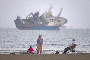 Kapal-kapal Masih Ragu Lewati Selat Hormuz, Ranjau Belum Disingkirkan