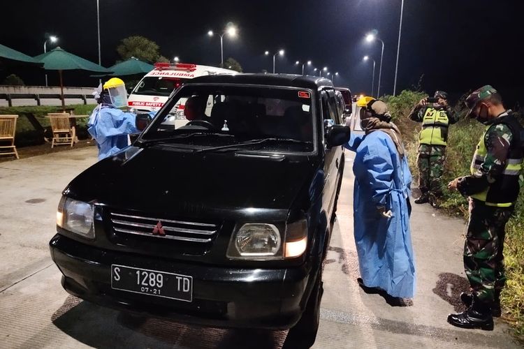 Pengecekan pemudik di Tol Pandaan-Malang