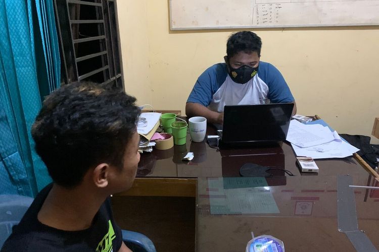 Kepolisian Sektor Giri Mulya meringkus seorang remaja MW (19) karena menghamili seorang pelajar di Kabupaten Bengkulu Utara, Provinsi Bengkulu.