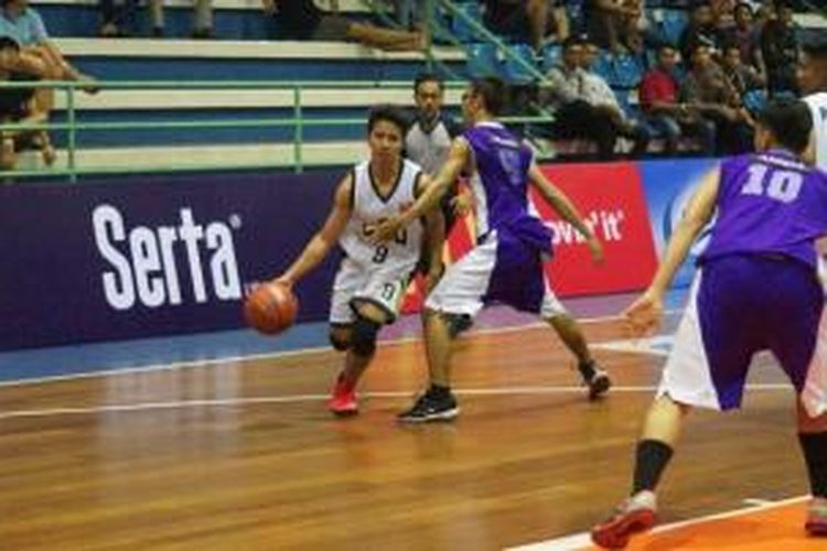 Tim basket Universitas Sumatera Utara (USU) terlalu kuat buat lawannya, Politkenik Medan dalam pertandingan awal Liga Mahasiswa.