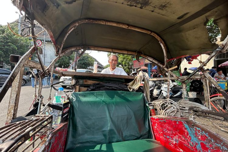 Penertiban Kawasan Pasar Gede Solo, Parkir Liar dan Becak Tak Bertuan Diamankan