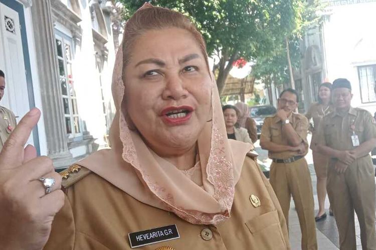 Wali Kota Semarang, Hevearita Gunaryanti Rahayu di kantornya 