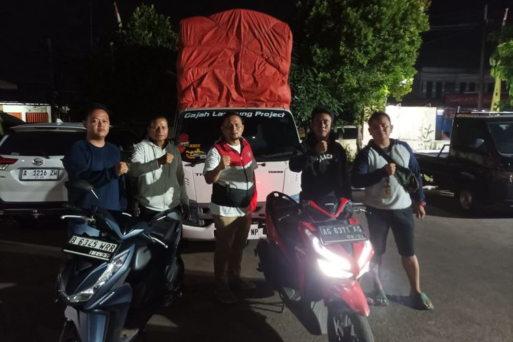Polsek Tambora menangkap sindikat pencurian motor. Total ada lima pelaku yang diringkus beserta barang bukti. Motor yang dicuri para pelaku dari Jakarta hendak dikirim ke Lampung.