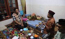 Wali Kota Wahyu Jenguk Santri Asal Malang Korban Ambruknya Ponpes Al Khoziny