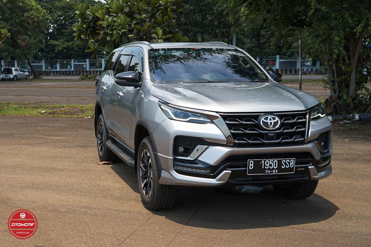 Tampilan Keseluruhan Fortuner 2.8 GR Sport.