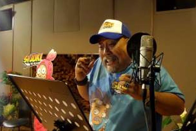 Komedian Indro Warkop mengisi suara untuk film animasi Si Juki The Movie di sebuah studio di kawasan Bintaro, Jakarta Selatan, Senin (16/1/2017).