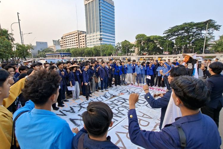 Mahasiswa IPB Demo Hari Tani di Gedung DPR: Hidup Kita Bergantung kepada Petani