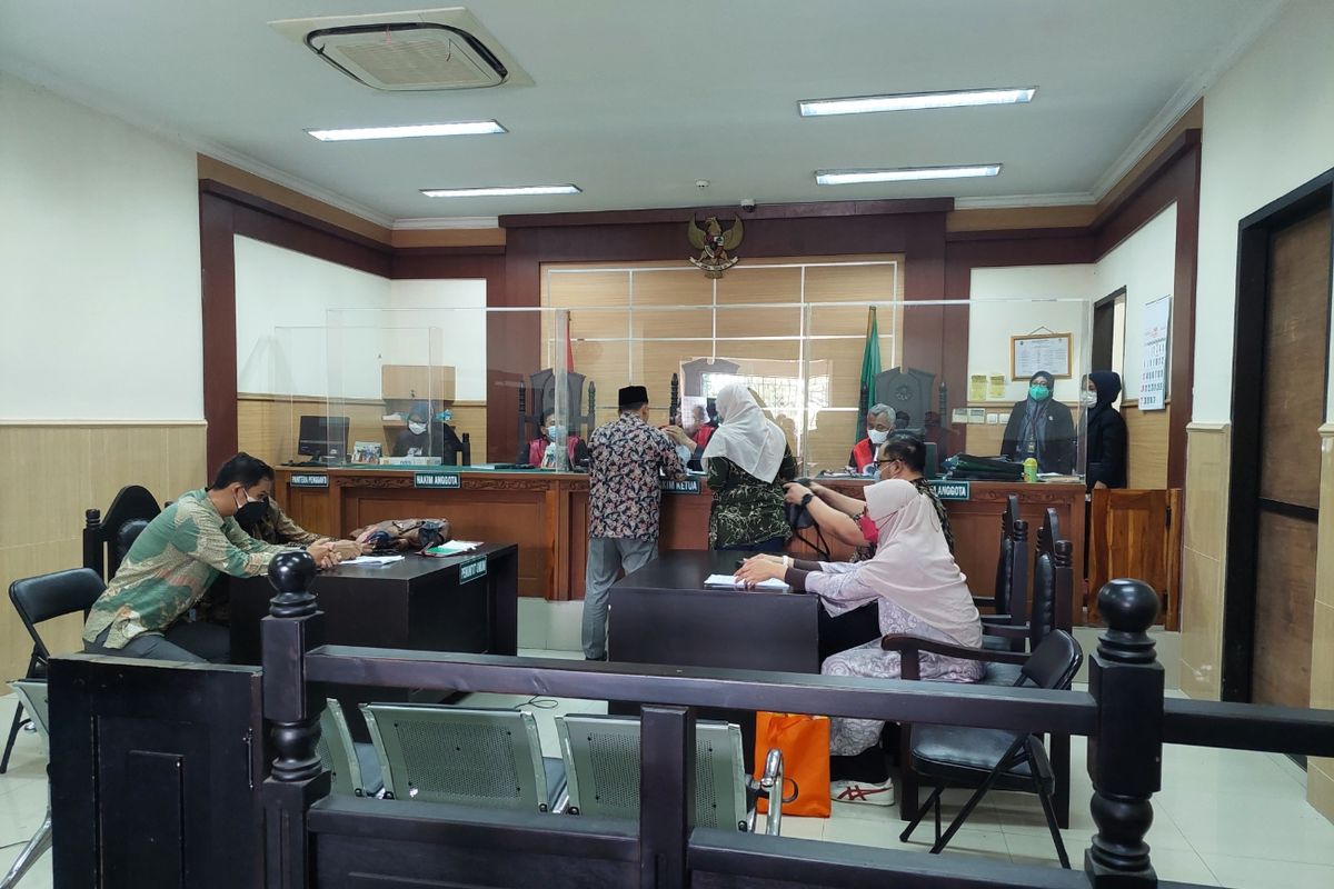 Suasana sidang kasus ingkar janji (wanprestasi) yang menjerat Ustaz Yusuf Mansur berlangsung di Pengadilan Negeri (PN) Tangerang, Kota Tangerang, Kamis (10/3/2022).