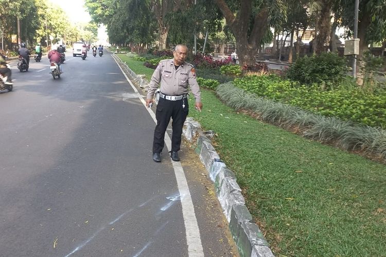 Pria Ditemukan Tewas di Taman Median Kota Malang, Diduga Korban Laka Tunggal