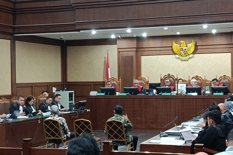 Sidang pemeriksaan saksi Jumeri dan Hamid Muhammad untuk kasus dugaan korupsi pengadaan laptop berbasis Chromebook di Pengadilan Tipikor Jakarta, Selasa (23/12/2025)