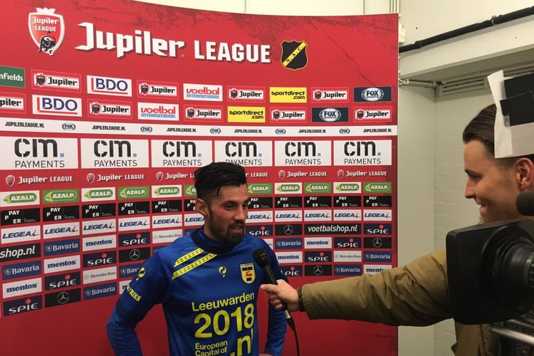 Stefano Lilipaly menjalani wawancara setelah SC Cambuur menang 2-0 atas NAC Breda pada partai lanjutan Eerste Divisie - kasta kedua Liga Belanda, Jumat (8/4/2017).