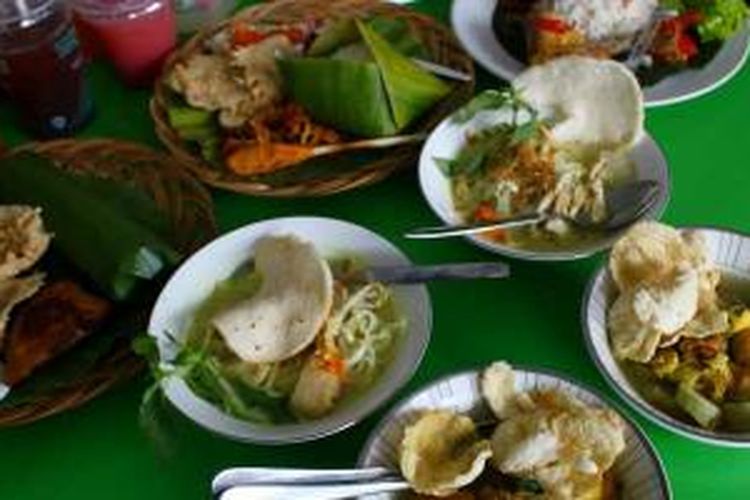 Beberapa makanan tradisional di Pesta Kuliner Nusantara 2013 yang digelar di Parkir Timur Senayan, Jakarta, 30 Agustus hingga 1 September 2013.