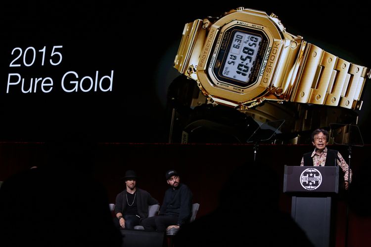 Kikuo Ibe memaparkan hasil inovasi di tahun 2015, dengan membuat G-Shock berbahan emas murni. 