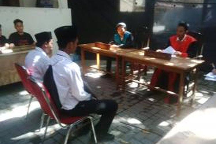 Persidangan semu ala mahasiswa Fakultas Syariah dan Hukum, UIN Sunan Ampel Surabaya.