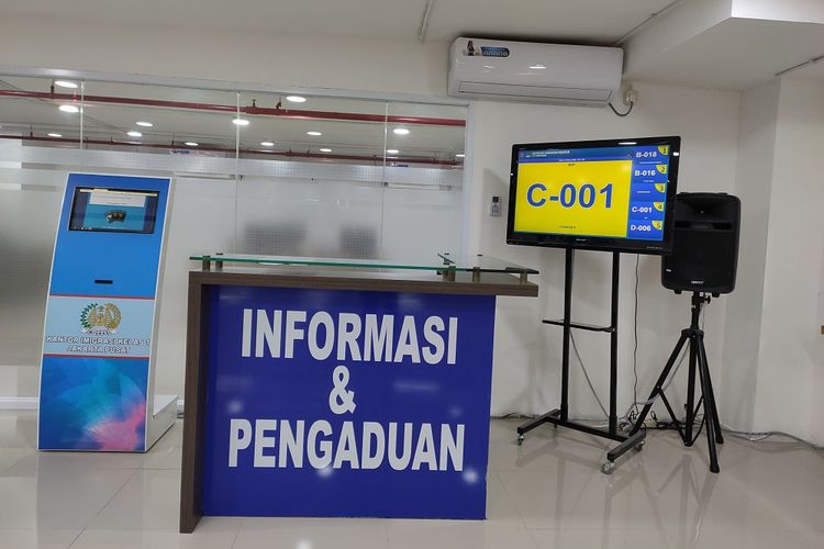 Booth atau tempat informasi dan pengaduan di ULP Plaza Semanggi. Pemohon paspor melaporkan tujuan kedatangan ke kantor imigrasi pada booth ini.