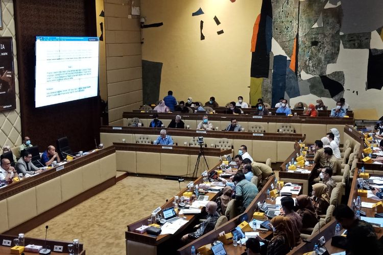 Suasana ruang rapat Komisi II DPR membahas soal RUU pemekaran provinsi Papua bersama pemerintah, Selasa (28/6/2022).