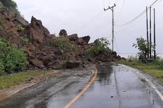 Tebing Batu Setinggi 30 Meter di Jalan Trans Sulawesi Ambruk, Lalu Lintas Lumpuh Total