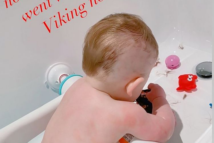 X AE A-Xii anak Elon Musk dengan potongan rambutnya

