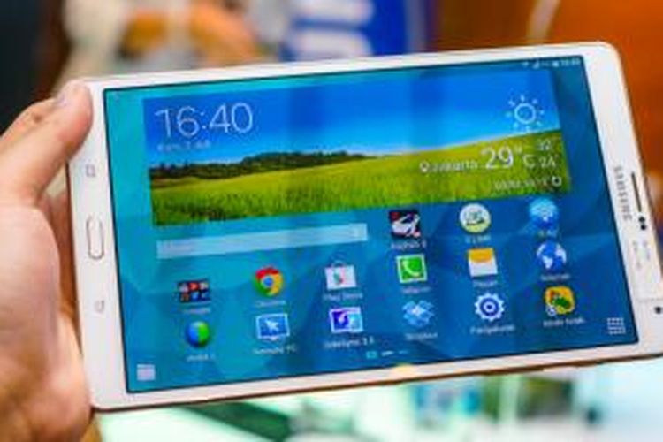 Tampak depan Galaxy Tab S versi 8,4 inci