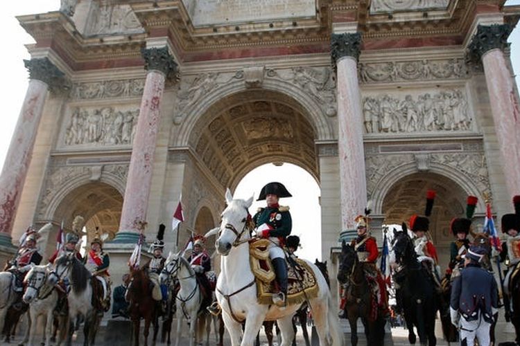 Bangunan The Arc de Triomphe tampak megah 