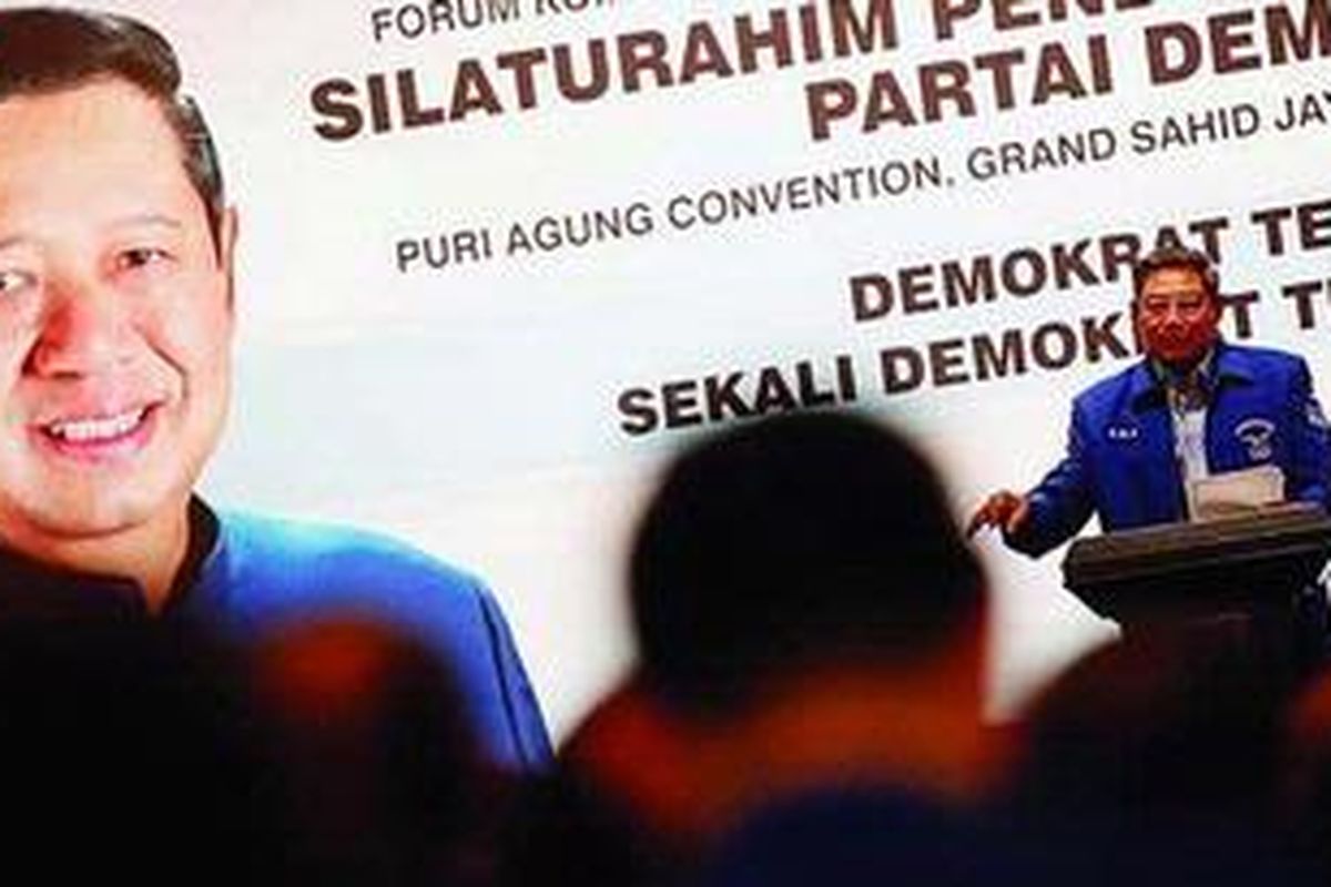Ketua Dewan Pembina Partai Demokrat Susilo Bambang Yudhoyono memberikan sambutan pada acara Silaturahim Pendiri dan Deklarator Partai Demokrat di Jakarta, Rabu (13/6/2012). 