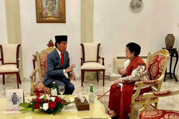 Presiden Joko Widodo saat bertemu dengan Presiden ke-5 RI yang juga Ketua Dewan Pengarah Badan Pembinaan Ideologi Pancasila (BPIP) Megawati Soekarnoputri di Istana Negara pada Selasa (7/6/2022).