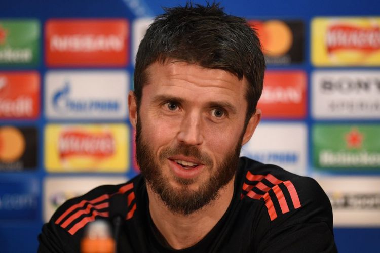 Michael Carrick mengucapkan putusan pensiun dari lapangan hijau pada jumpa pers jelang laga Manchester United vs Sevilla di Old Trafford, Senin (12/3/2018).