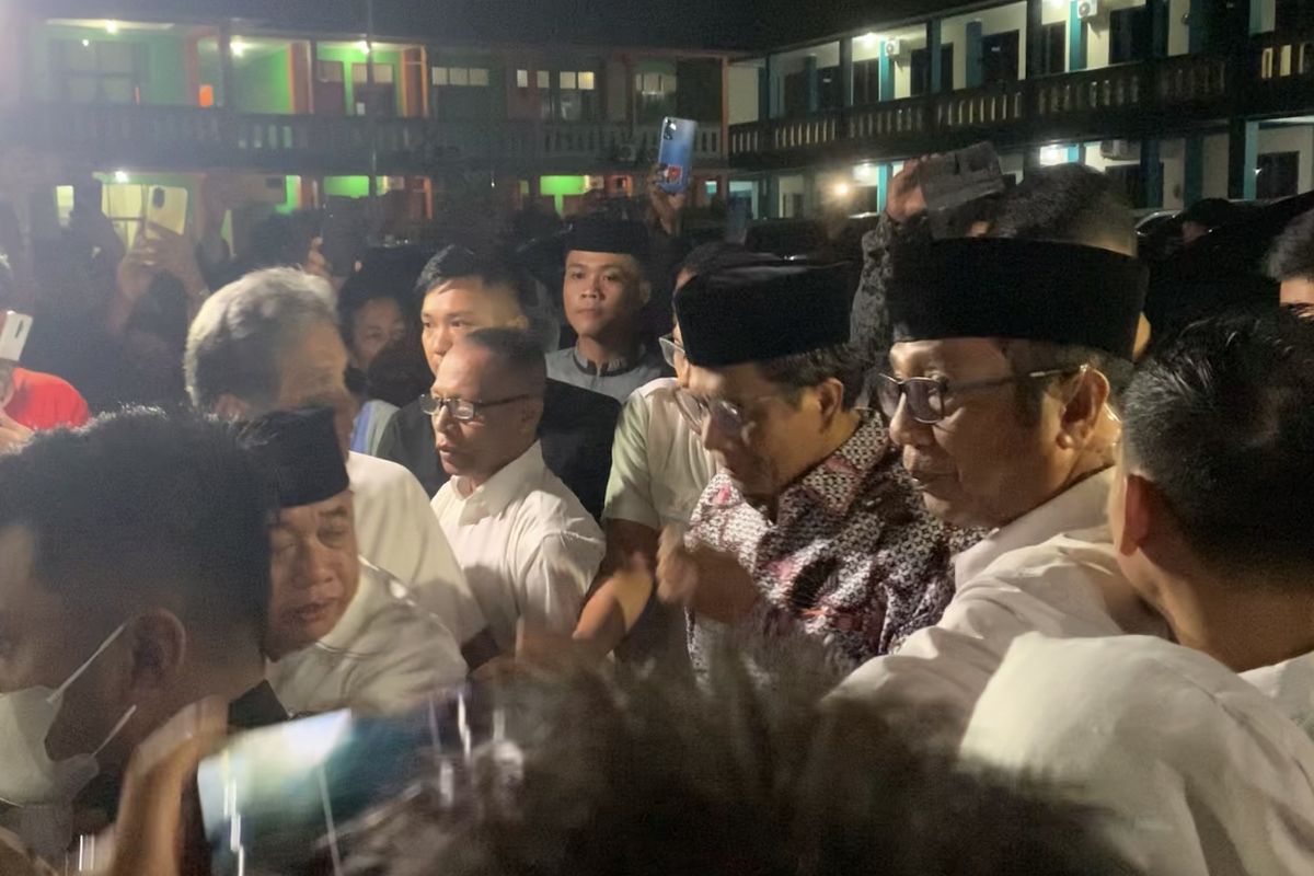 Bakal Calon Wakil Presiden Mahfud MD berkunjung ke MTS Annida Al Islamy Bekasi, Jalan KH Mas Mansur, Bekasi Timur, Kota Bekasi, Senin (4/12/2023) malam.
