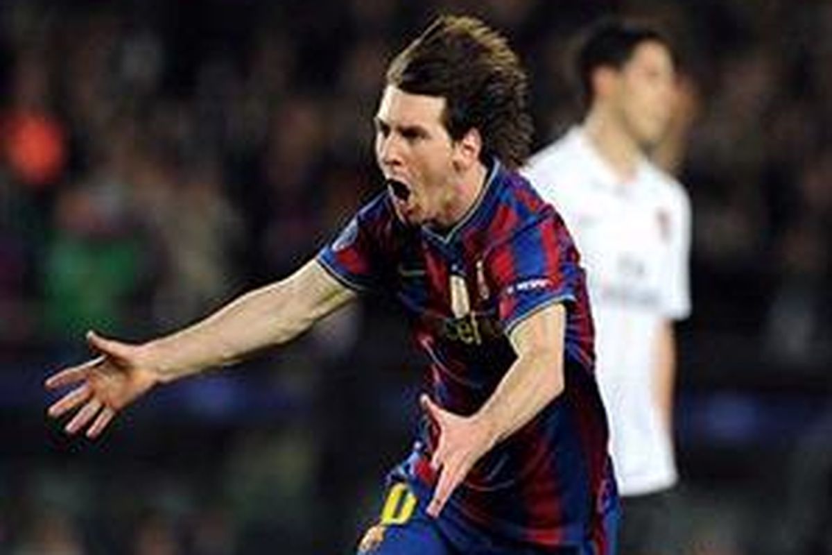 Striker Barcelona, Lionel Messi, meluapkan kegembiraannya setelah membobol gawang Arsenal di leg kedua perempat final Liga Champions, Selasa (6/4/2010).