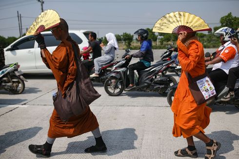 Puluhan Biksu Thudong Akan Jalan Kaki ke Candi Borobudur dan Muaro Jambi, Apa Tujuannya?