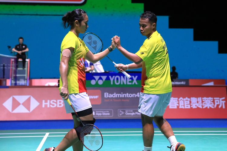 Ganda campuran Indonesia, Rehan Naufal Kusharjanto/Lisa Ayu Kusumawati, saat melawan Lee Jhe-Hue/Hsu Ya Ching (Taiwan) pada babak pertama Kejuaraan Dunia 2022 di Tokyo Metropolitan Gymnasium, Jepang, Senin (22/8/2022). Terkini, Rehan/Lisa lolos ke semifinal All England 2023.