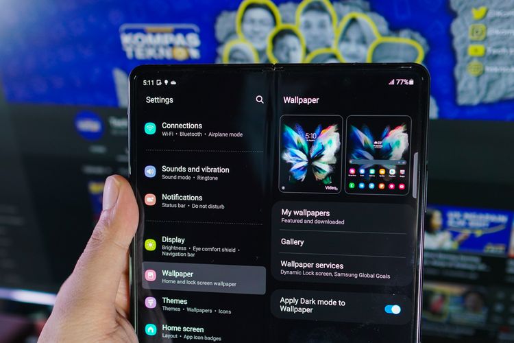 Tampilan menu Settings Galaxy Z Fold 3 menyajikan antarmuka ala tablet yang langsung menampilkan parameter pengaturan di sisi kanan. 
