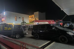 Antrean Solar Mengular Hingga Selasa Malam di Pamekasan, Pertalite Kosong