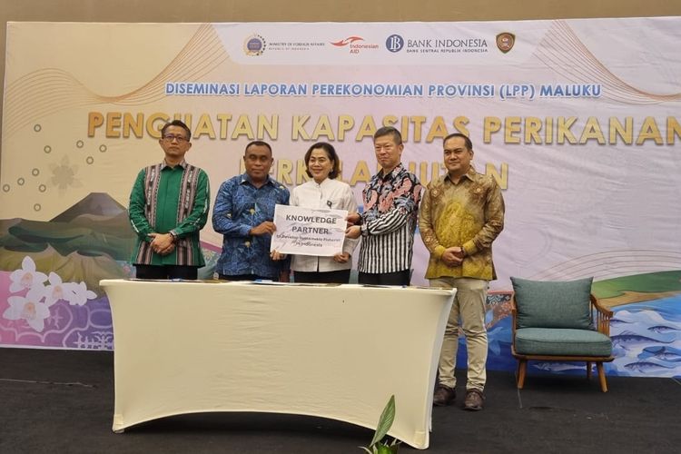 BPPSDM Kementerian KP, Fakultas Perikanan dan Ilmu Kelautan (FPIK) Universitas Pattimura (Unpatti) Ambon dan The Ocean Policy Research Institute (OPRI) tentang pengembangan perikanan dan ekonomi biru berkelanjutan di Indonesia melaksanakan penandatanganan letter of intent (LoI). Penandatanganan LoI dilakukan Nyoman diwakili secara simbolis oleh Kepala Pusat Pelatihan Kelautan dan Perikanan Lilly Aprilya Pregiwati, Dekan FPIK Unpatti Yoisye Lopulalan, dan Presiden OPRI Hide Sakaguchi.
