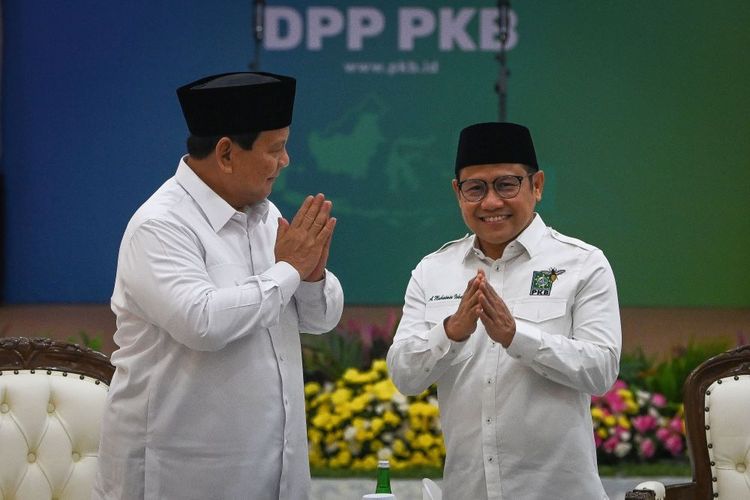 Presiden terpilih periode 2024-2029 sekaligus Ketua Umum Partai Gerindra Prabowo Subianto (kiri) berbincang dengan Ketua Umum Partai Kebangkitan Bangsa (PKB) Muhaimin Iskandar (kanan) di Kantor DPP PKB, Jakarta, Rabu (24/4/2024). Pertemuan tersebut merupakan silaturahim pertama yang dilakukan Prabowo kepada kalangan partai politik rival dalam Pemilu 2024 usai ditetapkan oleh KPU sebagai presiden terpilih periode 2024-2029. ANTARA FOTO/Aditya Pradana Putra/aww.