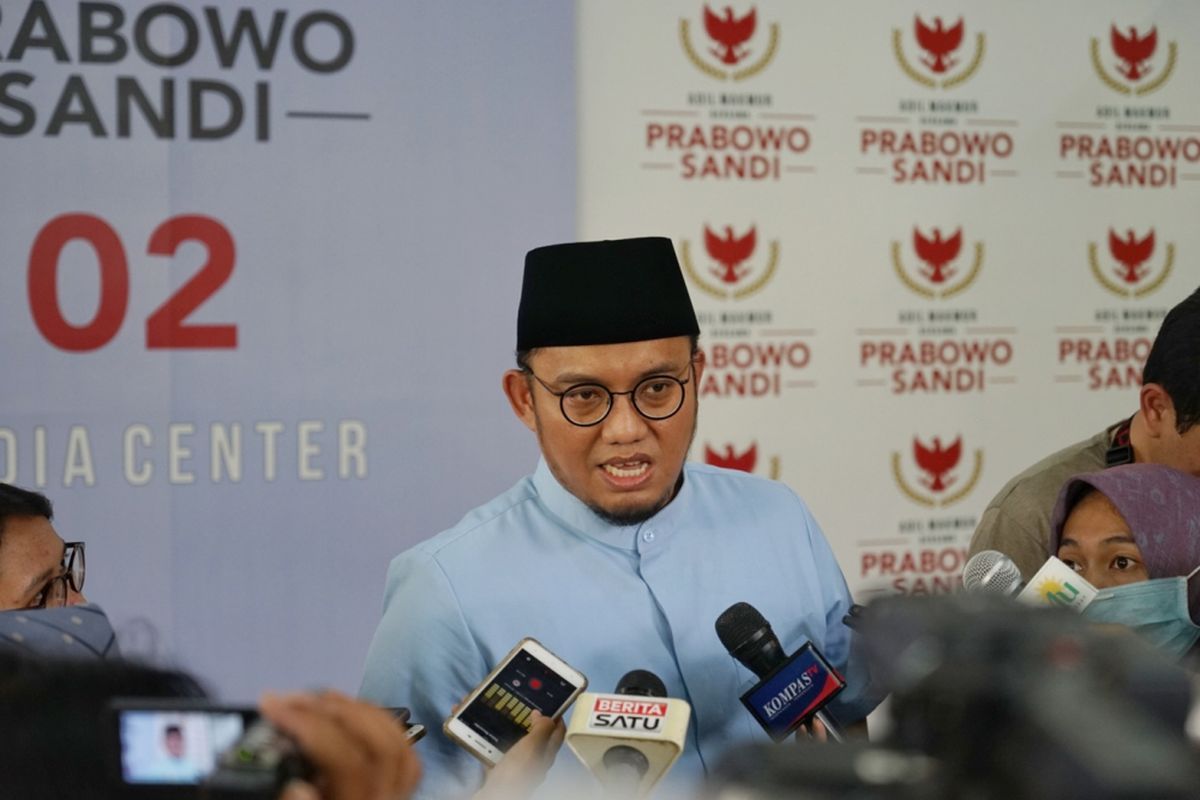 Koordinator juru bicara Badan Pemenangan Nasional (BPN) Dahnil Anzar Simanjuntak saat ditemui di media center pasangan Prabowo-Sandiaga, Jalan Sriwijaya I, Jakarta Selatan, Senin (4/2/2019). 