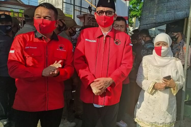 Bakal calon wakil bupati Sidoarjo Dwi Astutik (kanan)