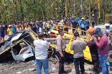 Truk Hancur Tersambar Kereta Api di Ngawi, 1 Orang Tewas