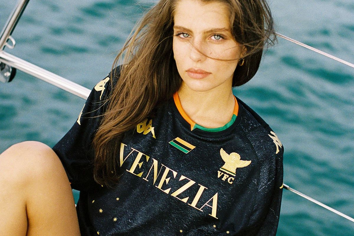 Jersey Venezia yang kental dengan selera fashion menjadi daya tarik tersendiri di luar prestasi sepak bola-nya. 