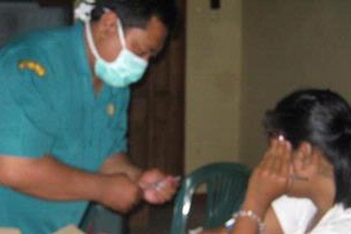 Pemeriksaan darah yang dilakukan terhadap salah seorang Pekerja Seks Komersial di Kendal, Jawa Tengah. 