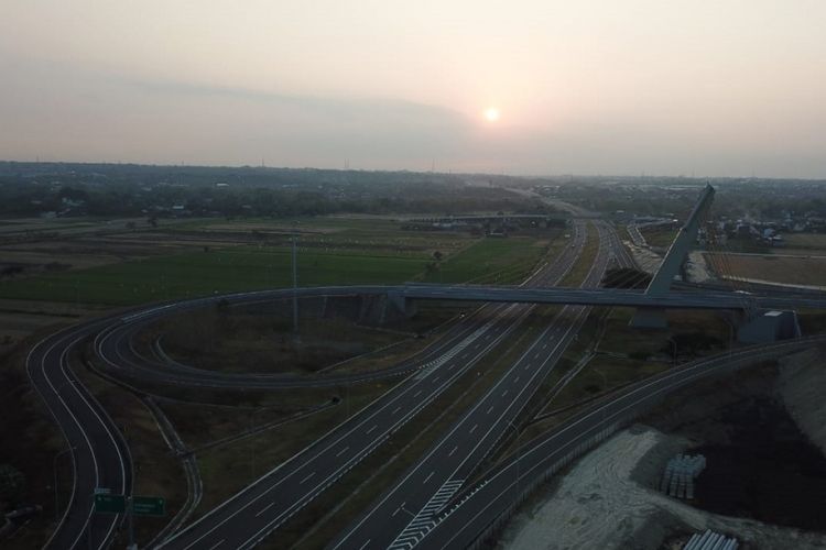 Jalan Tol Solo-Ngawi.