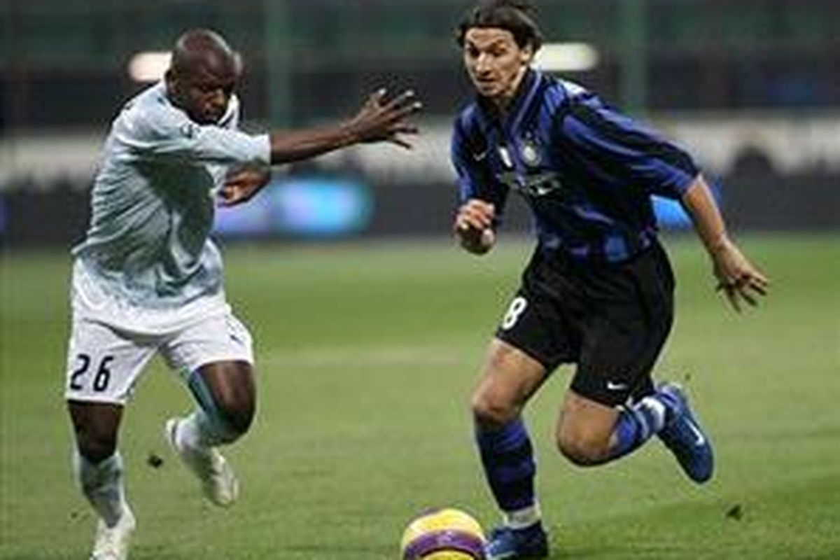 Lazio berpeluang menghambat Inter Milan di puncak klasemen Serie A pada duel hari Sabtu (6/12).