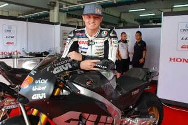 Pebalap CWM LCR Honda, Jack Miller, berpose saat menjalani sesi uji coba di Sirkuit Sepang, 4-7 Februari 2015.