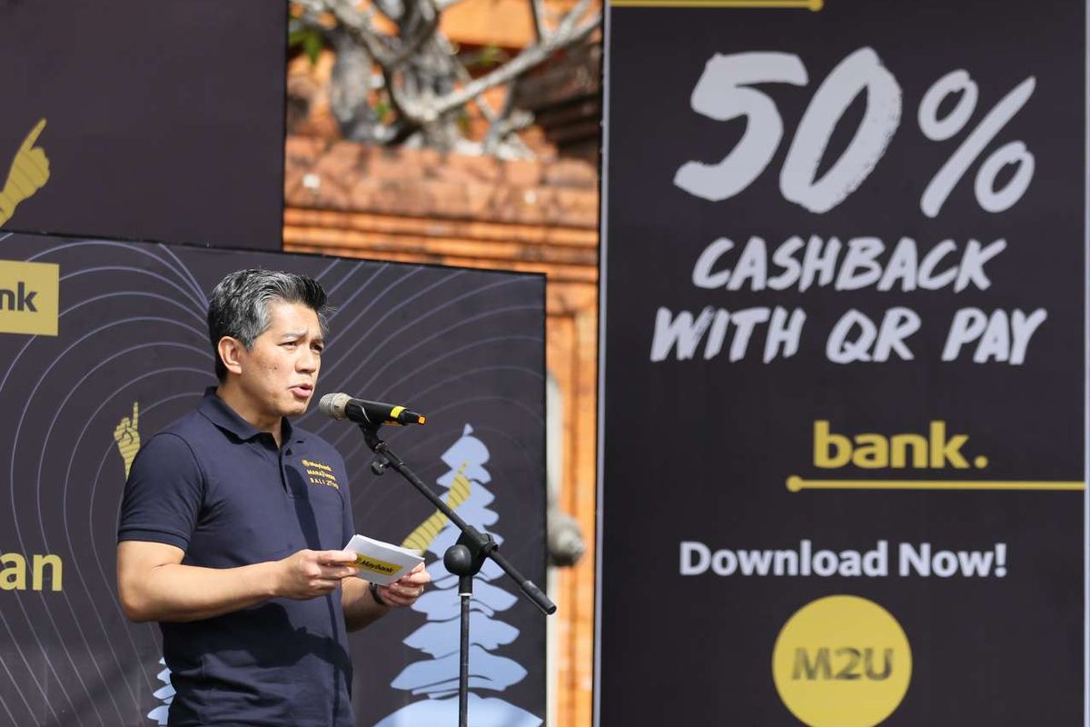 Presiden Direktur Maybank Indonesia Taswin Zakaria saat peresmian program CSR untuk masyarakat Bali, sebagai bagian gelaran lomba lari internasional Maybank Marathon Bali 2019.