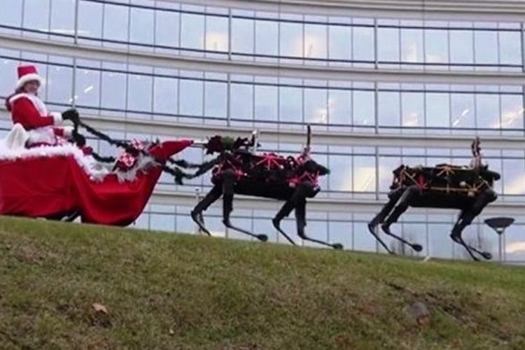 Robot rusa buatan Boston Dynamics menarik Sinterklas.