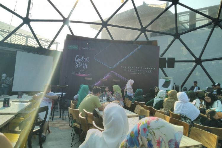 Keramaian peserta Gadget Story bersama Oppo Find X di Surabaya