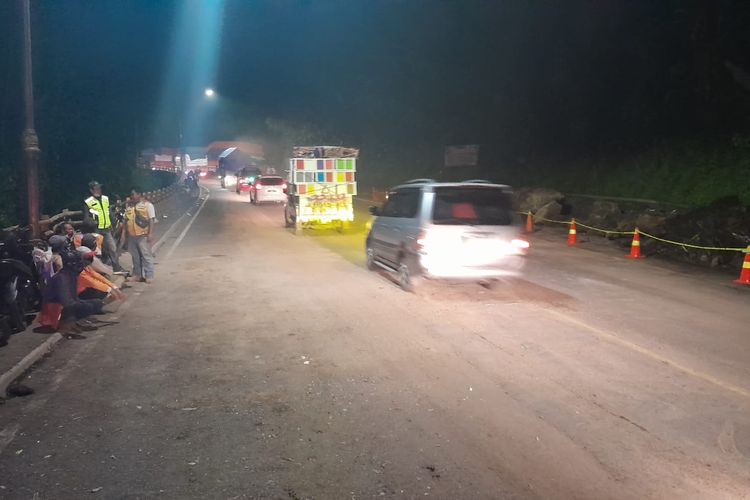 Penanganan longsor di jalur Ruas Jalan Jatinangor?Batas Kota Sumedang (Cadas Pangeran) 