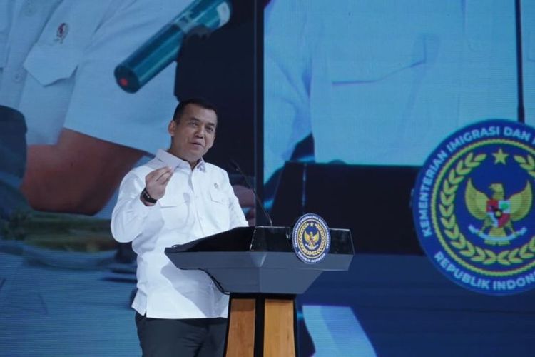 Wamen Imipas Silmy Karim. 