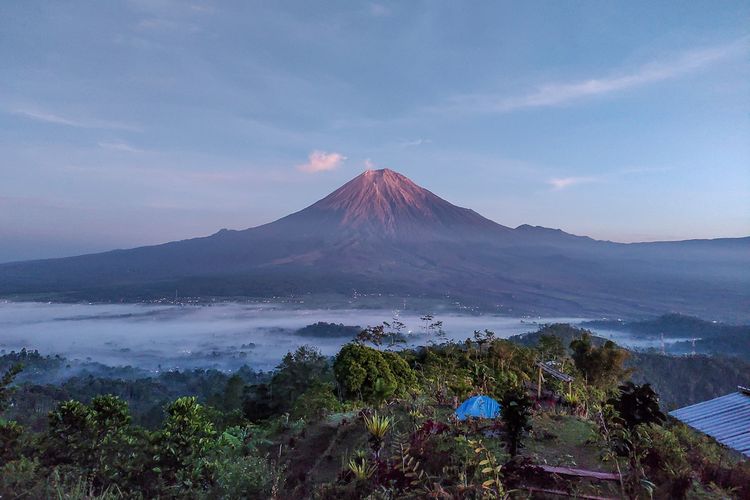 Simbar Semeru Lumajang pada pagi hari.