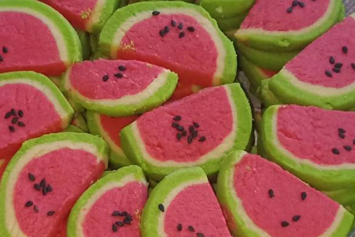 Kreasi kue kering semangka.